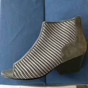 Eileen Fisher Gray Size 10 shoe